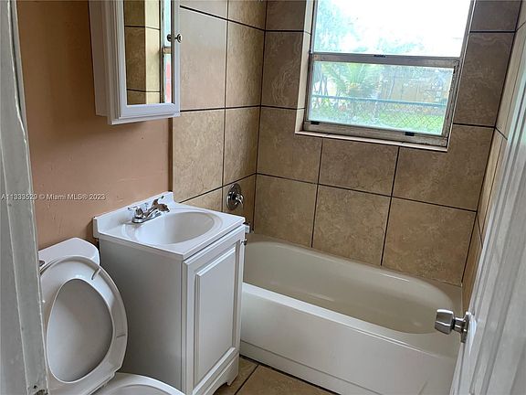 3rd image of 405 NW 5th St #3