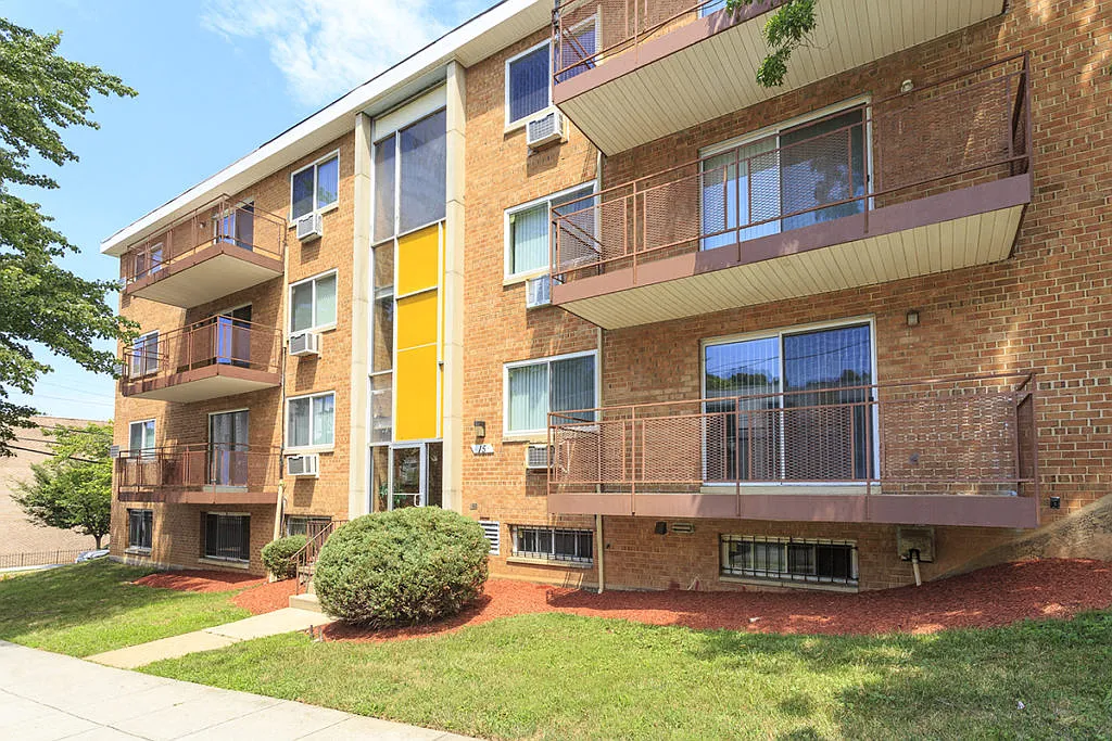 Bennington Station Apartments — Photo 2