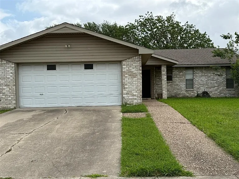 110 Timberview St — Photo 2