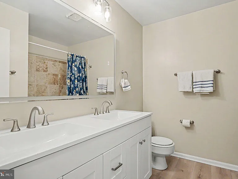 726 Gentle Breeze Ct — Photo 13