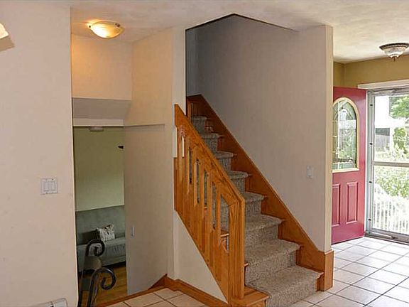 5th image of 65 Stony Acre Dr