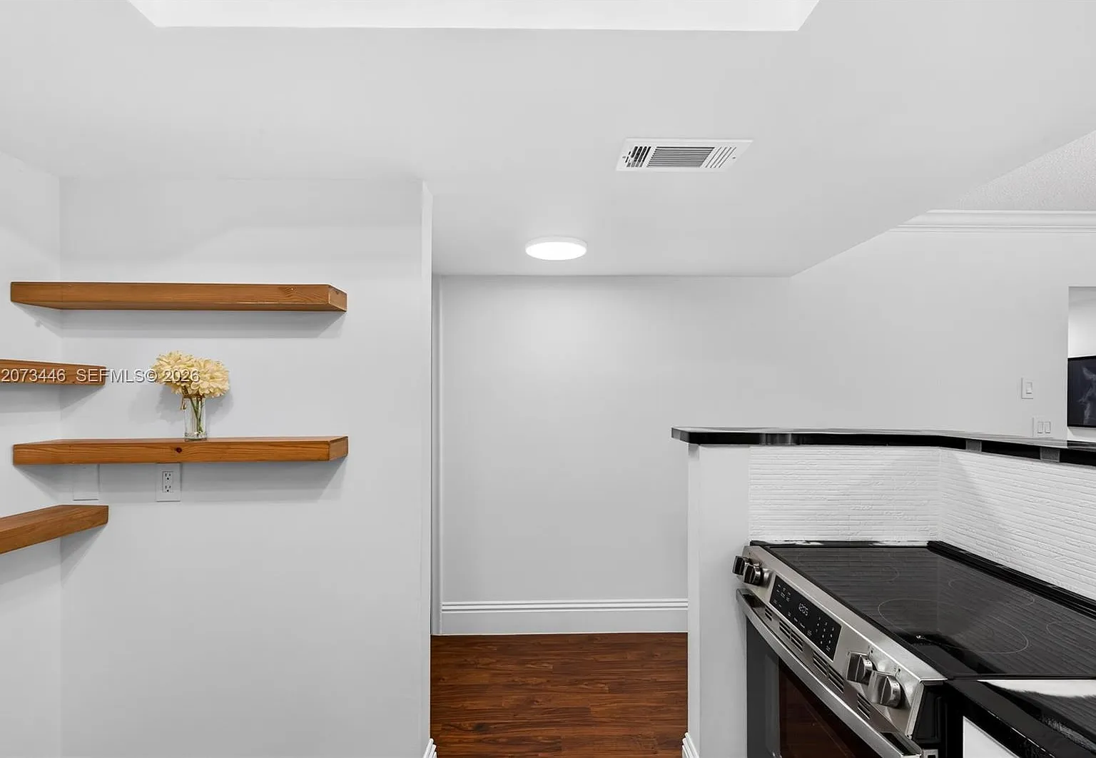 Regis House Condo — Photo 4