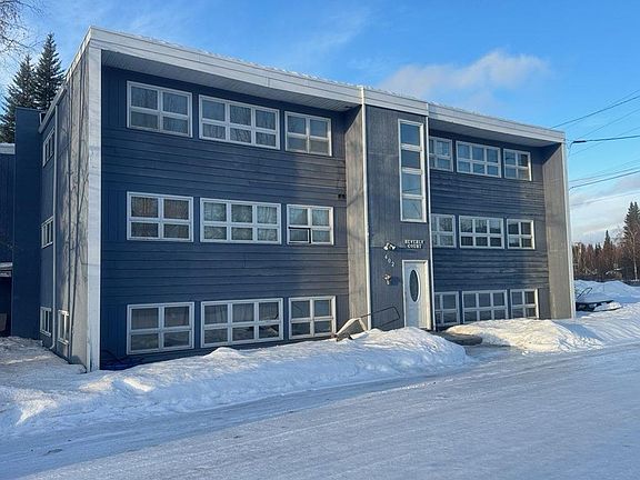 2nd image of 402 E St #5