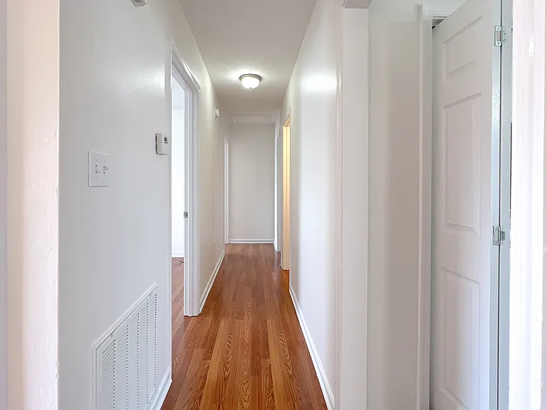 1451 N Delphine Ave — Photo 9