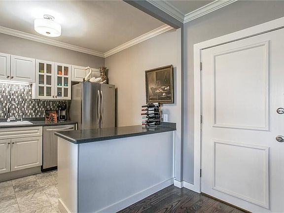 3rd image of 3701 Turtle Creek Blvd APT 10D