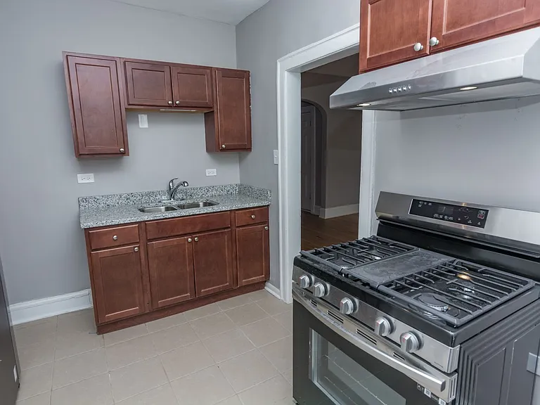 7616 S Phillips Ave — Photo 4