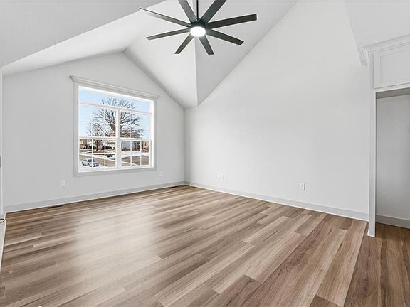 4th image of 12709 Applewood Dr
