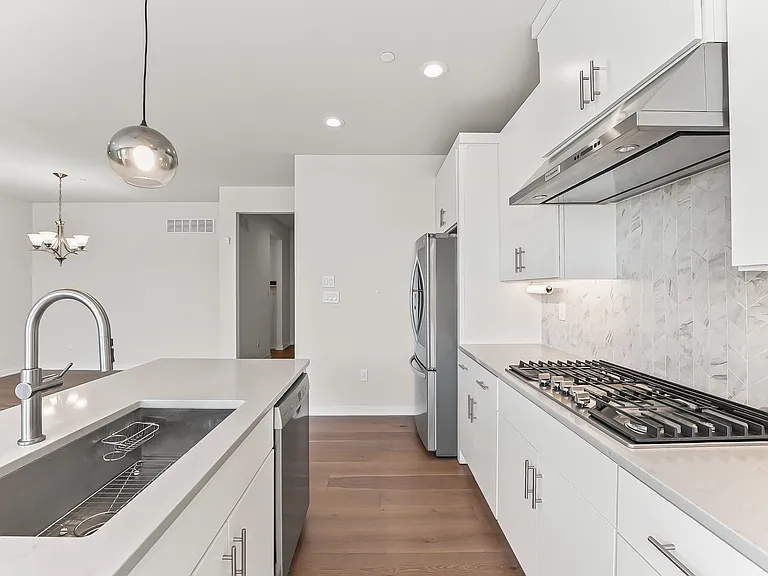 178 Kennedy Dr — Photo 12