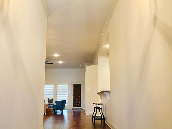 2nd image of 102 Cautillion Dr