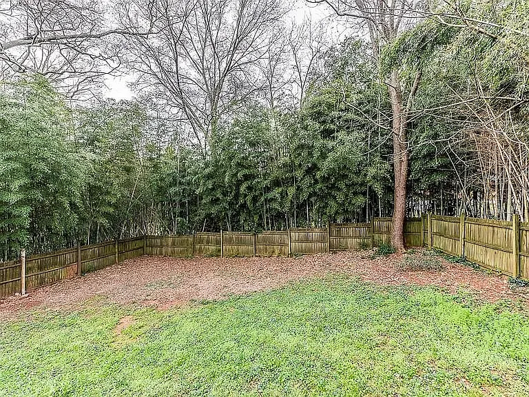 3129 Robin Rd — Photo 11