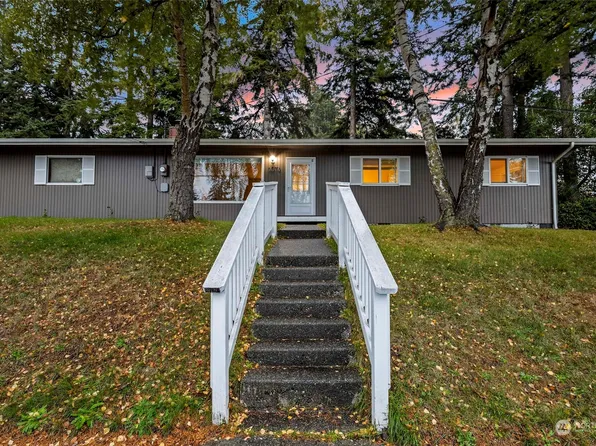 1074 NE O'Leary Street, Oak Harbor, WA 98277