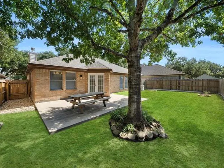 Branching Oak Ct — Photo 23