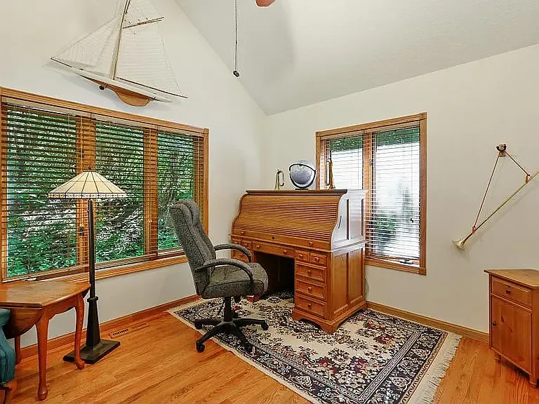 3 bed, 2111 sqft, $2,995 — Photo 4