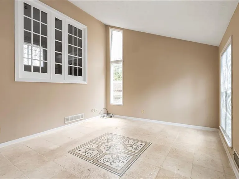 131 Arrowood Ln — Photo 5