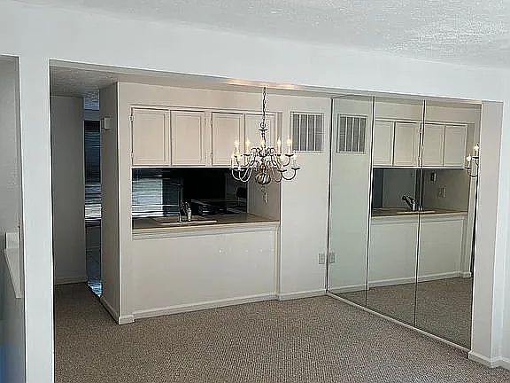 4th image of 227 Hawthorne Dr #227