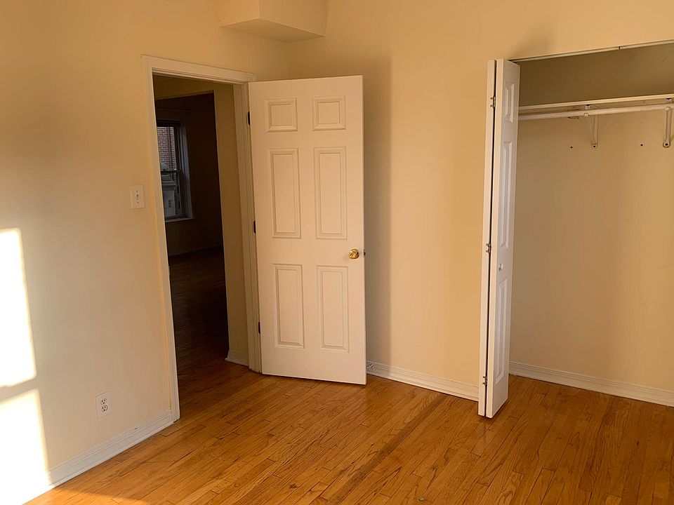 1st image of 3044 N Whipple St #1
