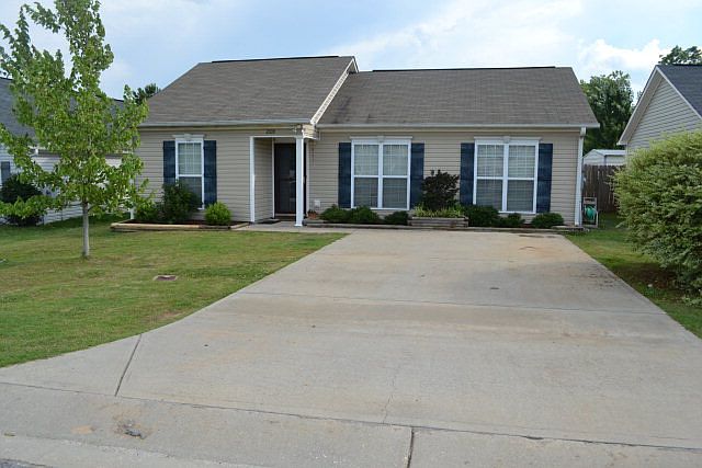 1st image of 2109 Winding Oak Dr