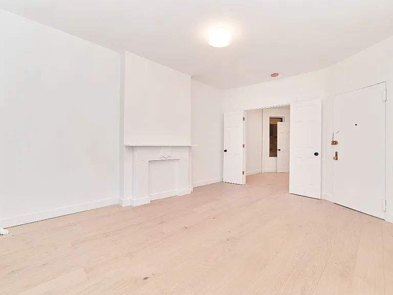 318 E 90th St #2E — Photo 5