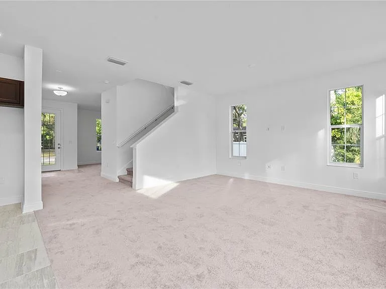 1156 37th Ave NE — Photo 12