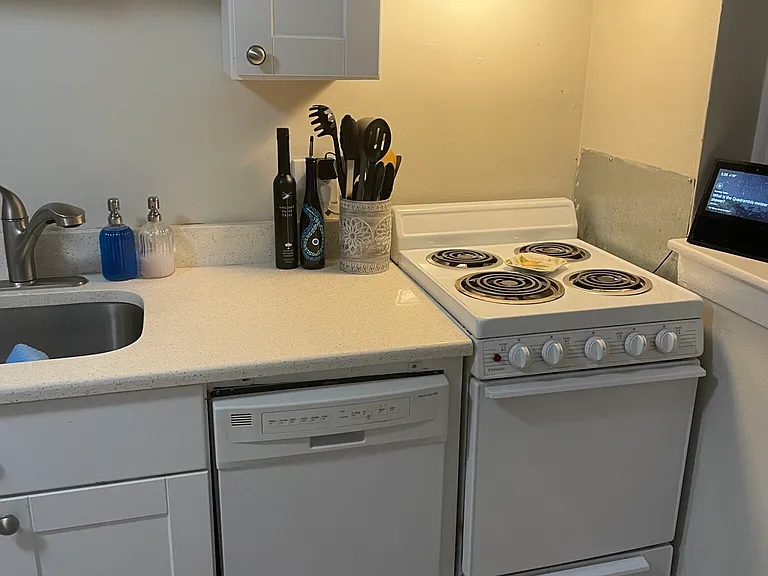 63 Selkirk Rd #4 — Photo 9