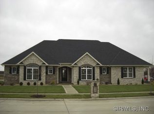 515 Shadow Rock Ct, Lebanon, IL 62254