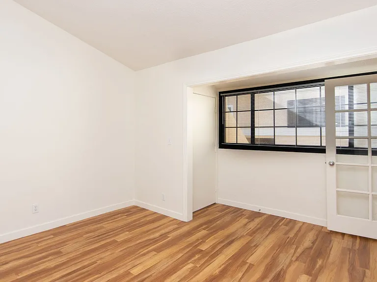 4637 Park Dr #8 — Photo 7