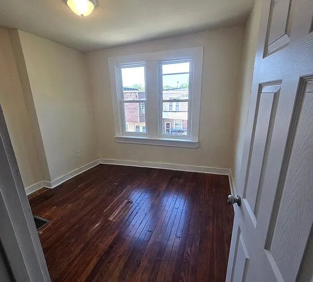 4904 N Smedley St — Photo 4