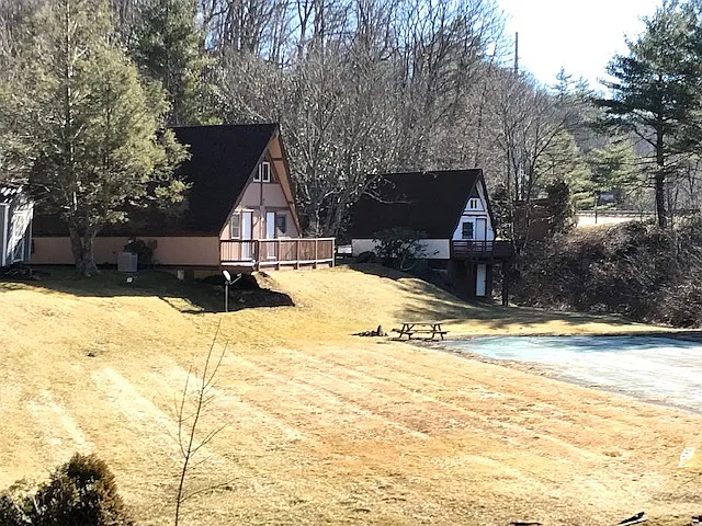 Blowing Rock Lodge Community Grounds