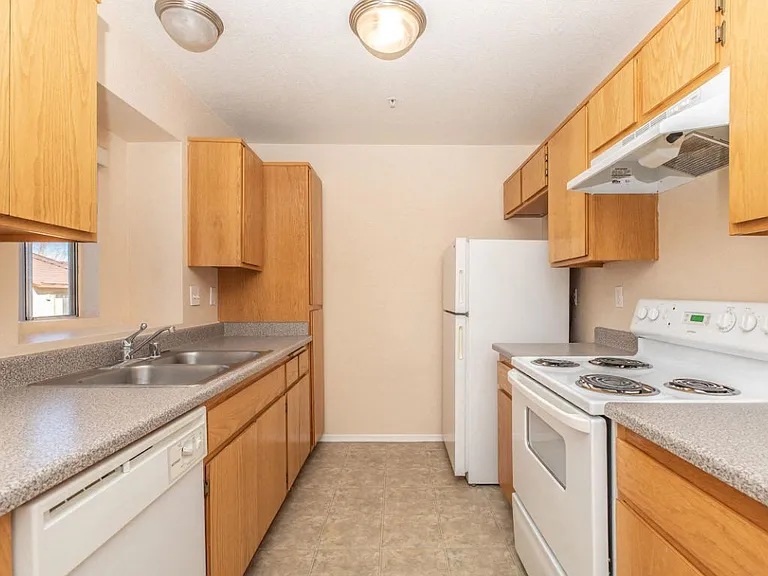 Desert Heights Apartment Homes — Photo 37