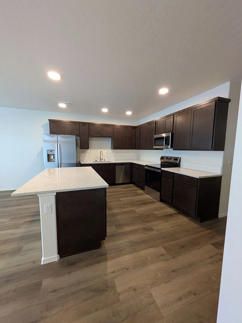 Townhome for Rent! — Photo 2