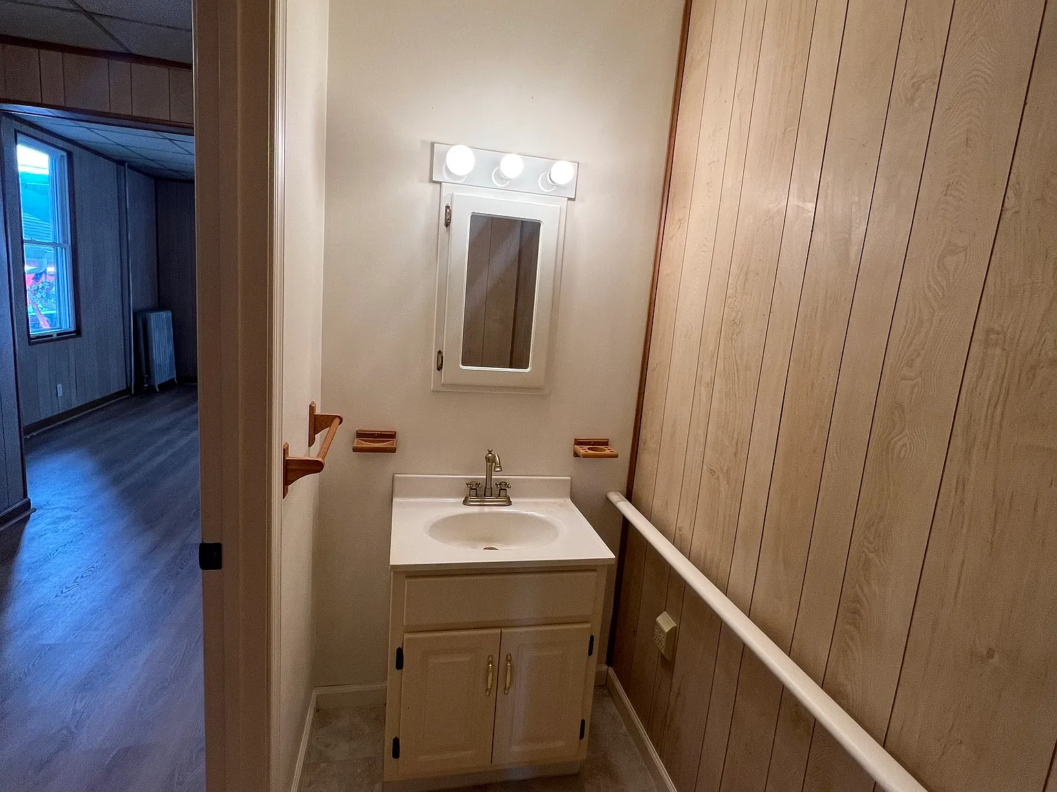 3 bed, 1.5 bath, 1404 sqft, $1,400 — Photo 3