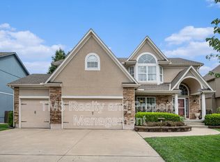 928 SW 33rd St, Lees Summit, MO 64082