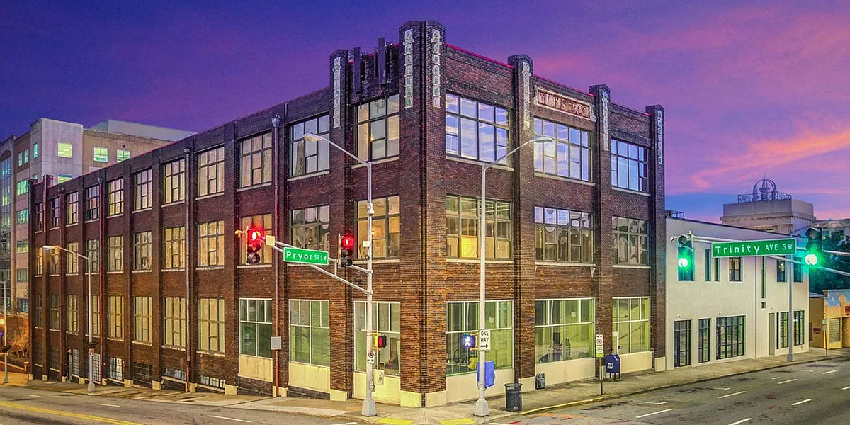 Building Photo - 210 Pryor St SW