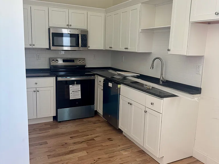 157 Green St — Photo 17