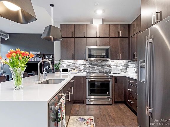 4th image of 410 N 1st St #101