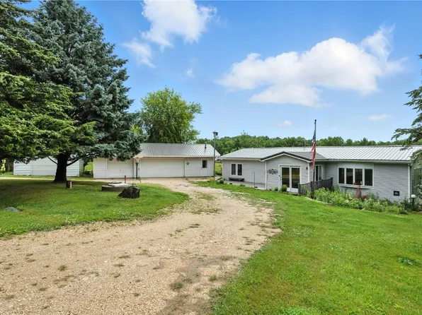 22832 Ridge Rd #E28, Anamosa, IA 52205