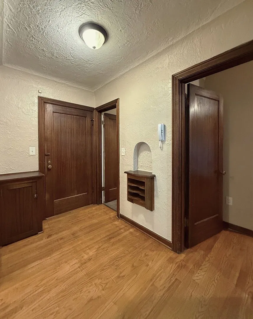 Yale Apartments — Photo 3