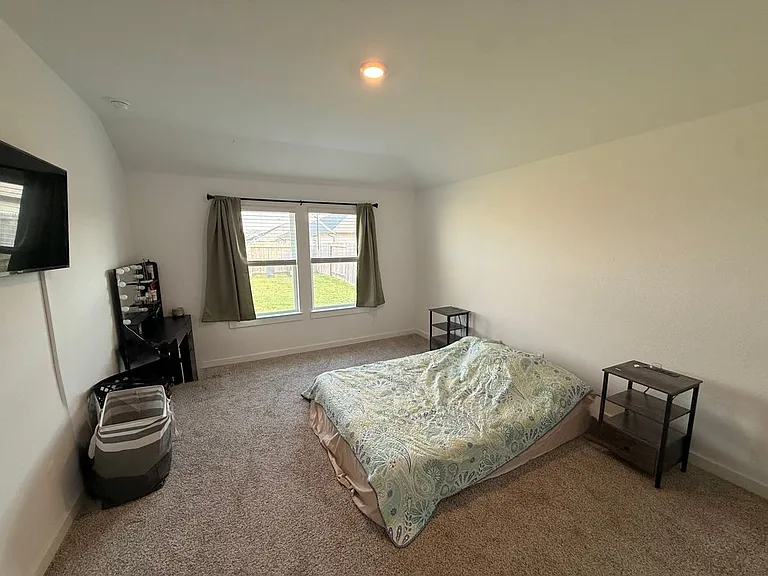 1210 Hughes Crossing Dr — Photo 9