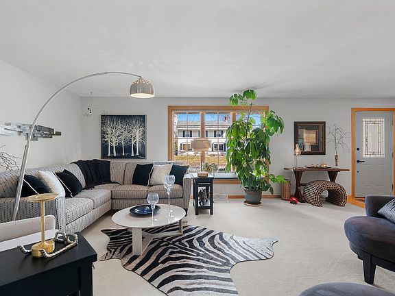 5th image of 1831 S Mayfair Dr