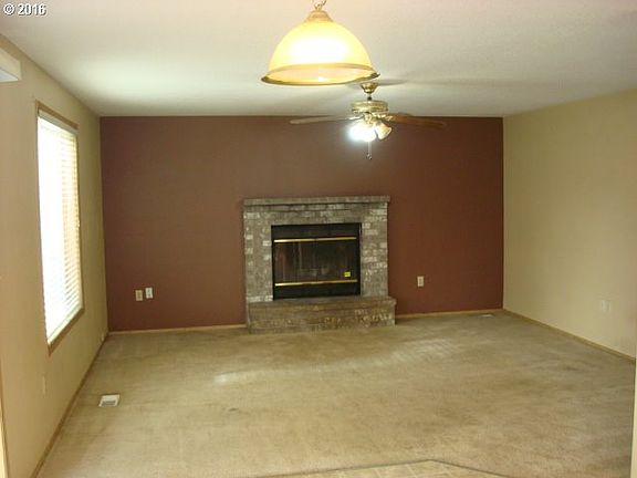 3rd image of 10801 NE 79th Cir