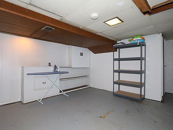 3rd image of 9159 Cherry Blossom Ln