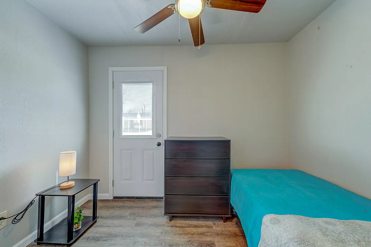 This room is smaller than average, hence the rate - Thornwood Dr
