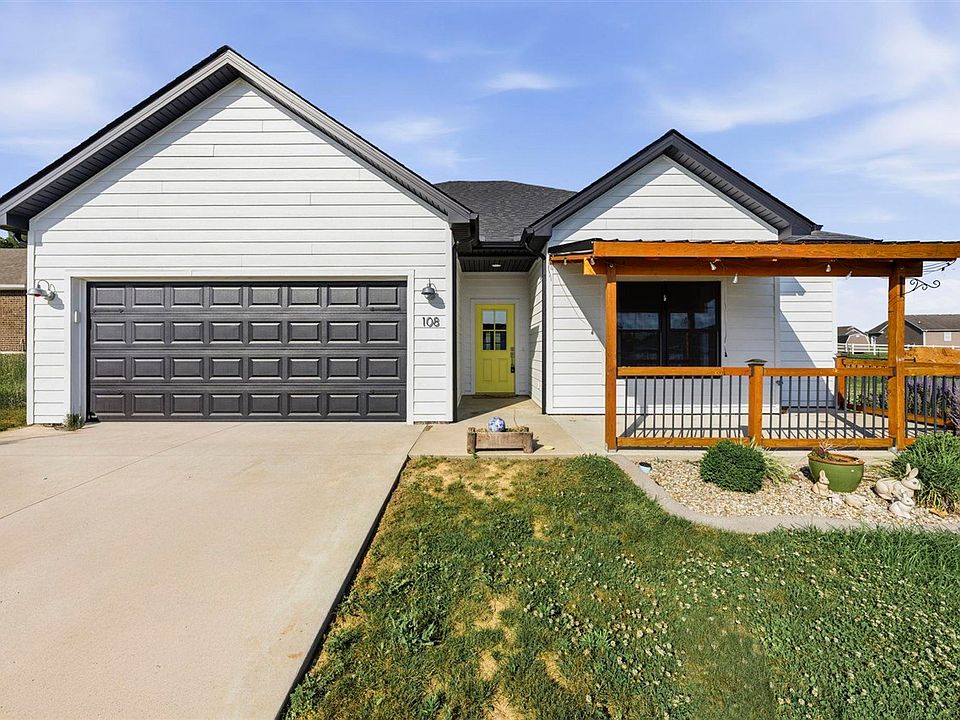 1st image of 108 Willow Hill Ct
