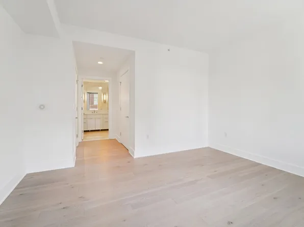 9 Avenue At Port Imperial image 29 of 47