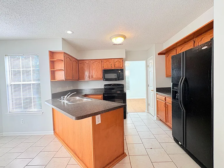 110 Amelia Ct — Photo 5