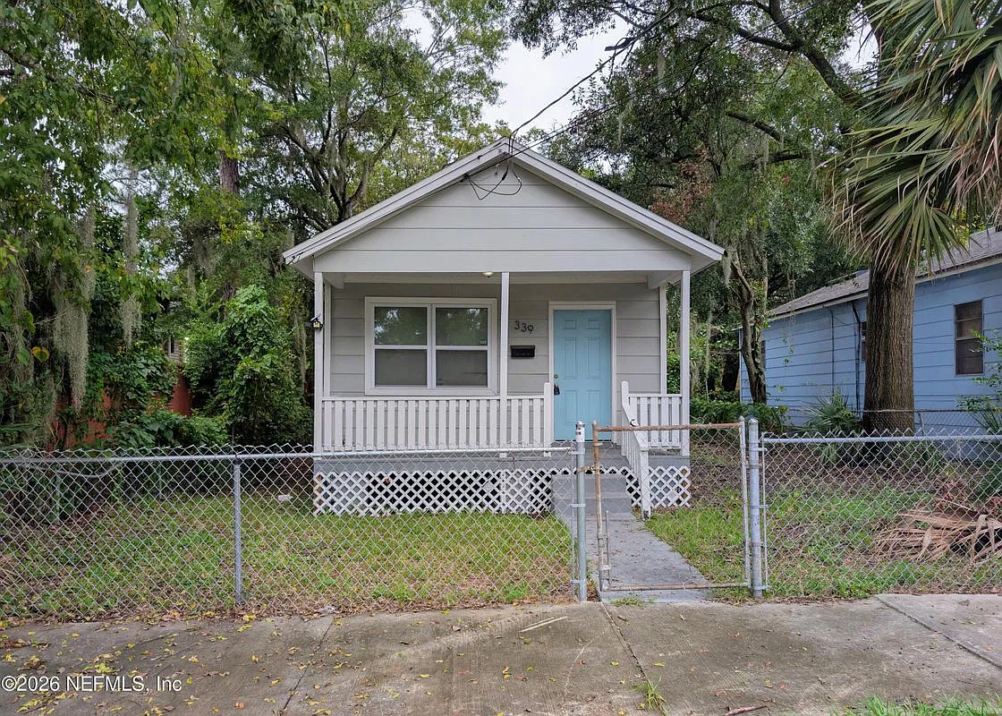 2 bed, 1.0 bath, 682 sqft, $1,000 — Photo 1