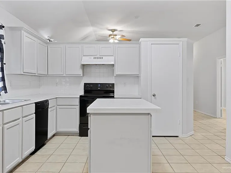 508 Pacific Ave — Photo 2
