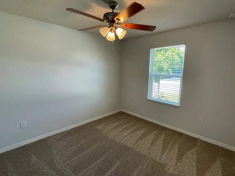 1402 Kissimmee Ct — Photo 11
