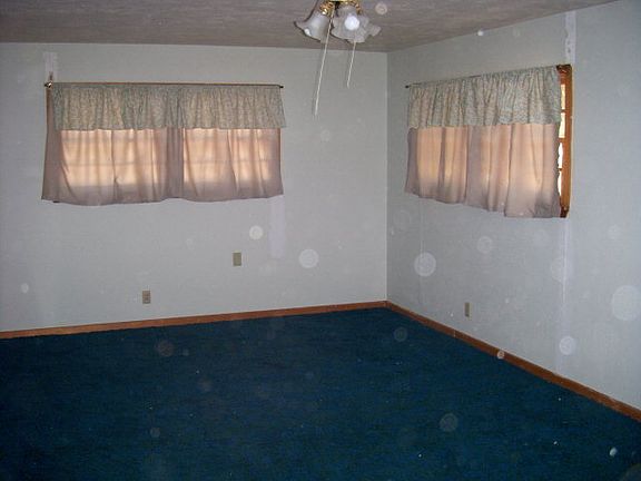 4th image of 811 E Broadway St
