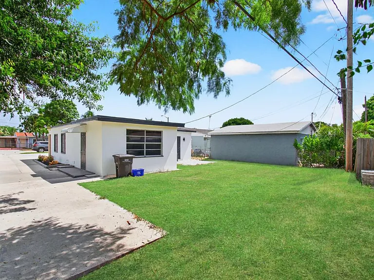608 Fairfax Rd — Photo 56